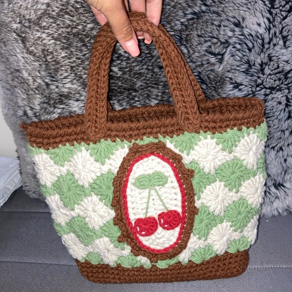 Crochet beach bag with cherries - Picture 1 of 4